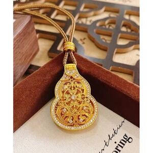 Buddha statue pendant necklace, sweater chain, decorative item (not made of gold